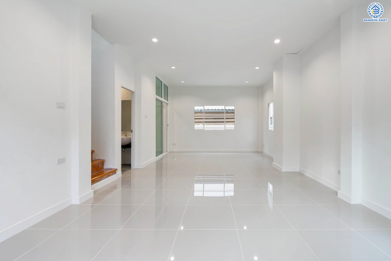 บ้านมือสองตกแต่งใหม่ โครงการ ลลิลอินเดอะพาร์ค บางใหญ่ บ้านแฝดฟังก์ชันบ้านเดี่ยว เนื้อที่ 39.9 ตร.ว. ฟังก์ชัน 3 ห้องนอน 2 ห้องน้ำ 1 ที่จอดรถ บนทำเลเดินทางสะดวก ใกล้เซ็นทรัลเวสต์เกต ทางด่วน "กาญจนาภิเษก และรถไฟฟ้าสายสีม่วง "สถานีตลาดบางใหญ่"